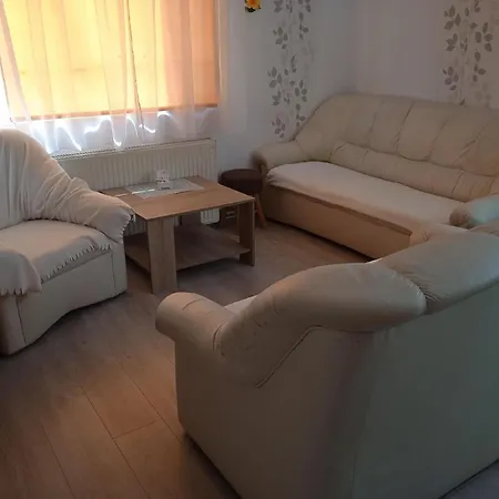 דירה In Mit Garten בלטונללה